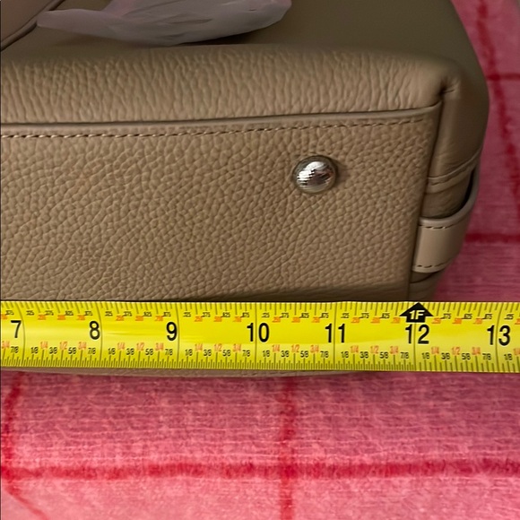 Elegant Tan Genuine Leather Tote Bag - Picture 5 of 13